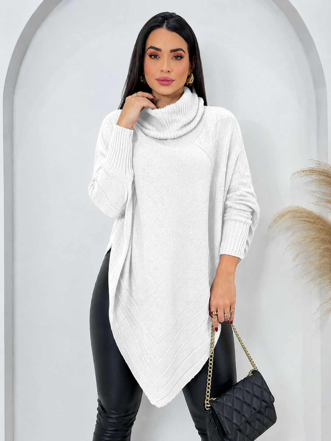 Blusa Poncho de Tricôt Assimétrica